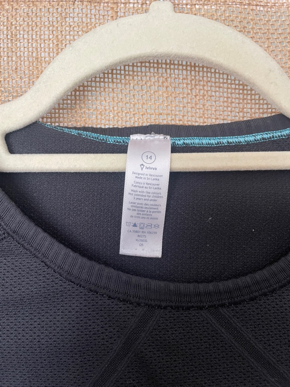 Ivivva Black Long Sleeve Crewneck Athletic Top - Picture 2 of 3